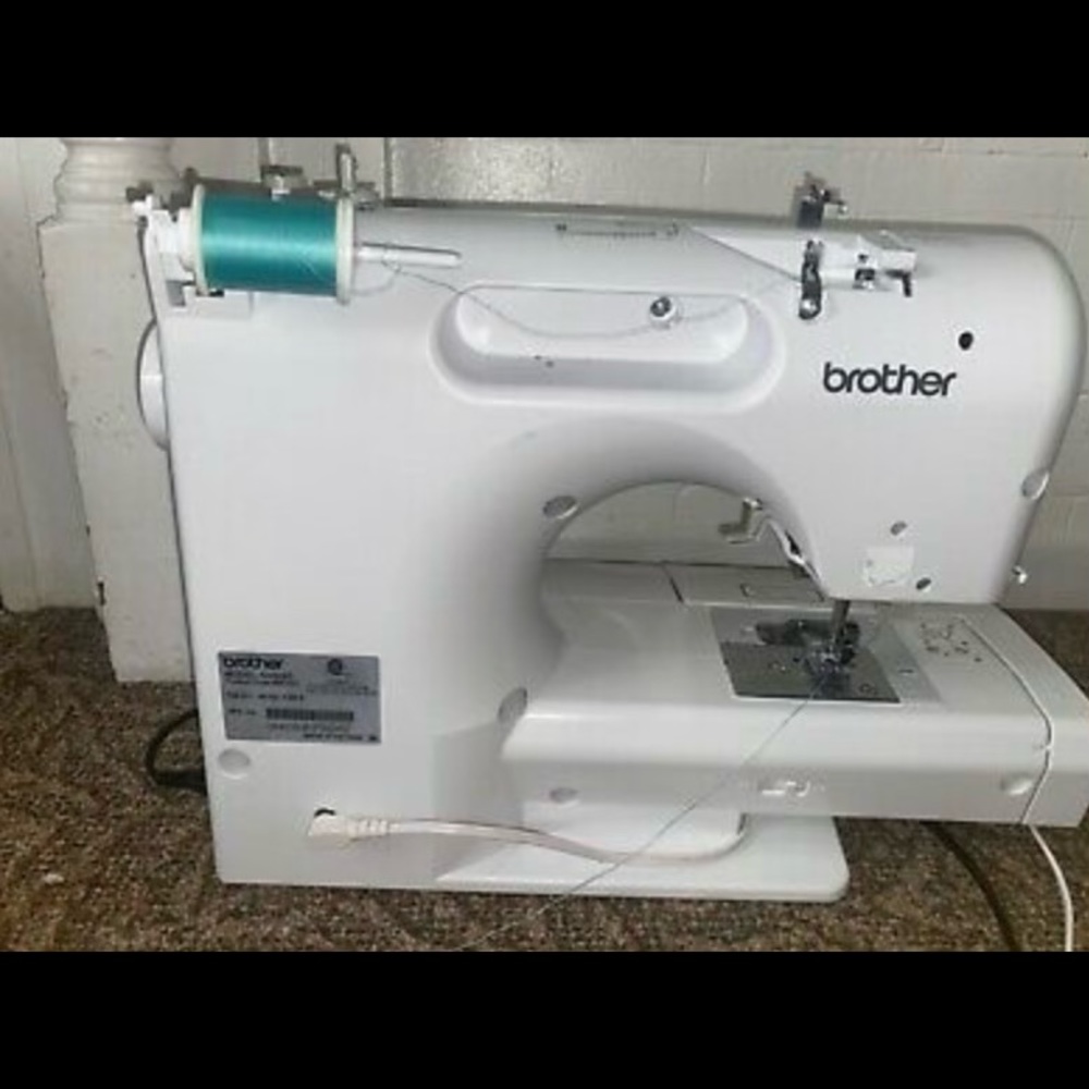 Sewing machine - Picture 7 of 7